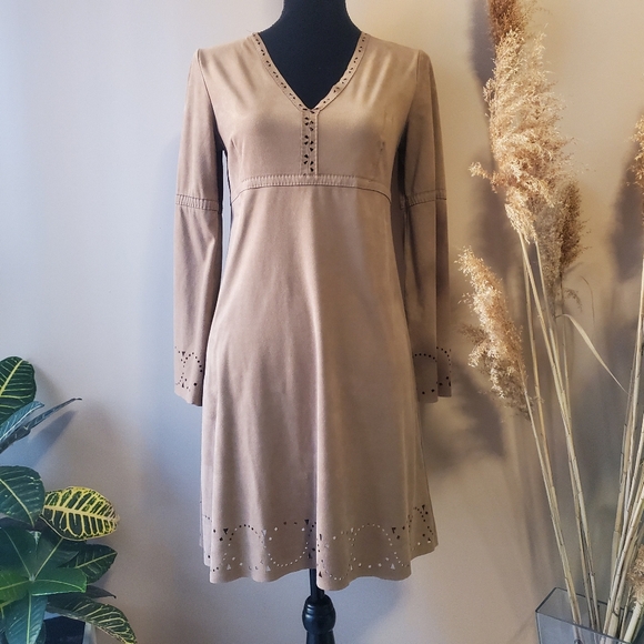 MAX STUDIO Boho-Chic 70s Cut-out Flare Sleeve V-neck Faux Suede Festival Dress - Picture 13 of 14